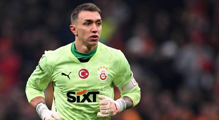 Muslera, sezon sonunda sarı-kırmızılı kulübe veda etmeye hazırlanıyor.