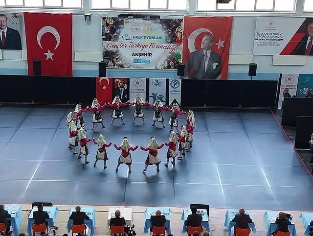 Mustafa Sipar Anadolu Lisesi Halk Oyunlari Ekibi Turkiye Ikincisi Oldu1