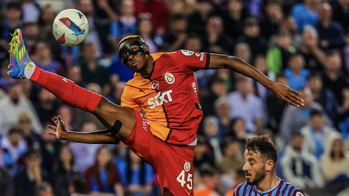 Galatasaray taraftarı, şampiyonluk yolunda büyük katkı sağlayan Victor Osimhen için dev bir kampanya başlattı.
