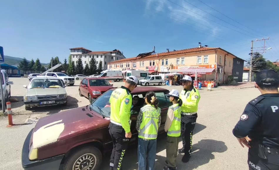 Sehit Yasar Kocabas Ilk Ortaokulundan Trafik Haftasina Ozel Etkinlik1