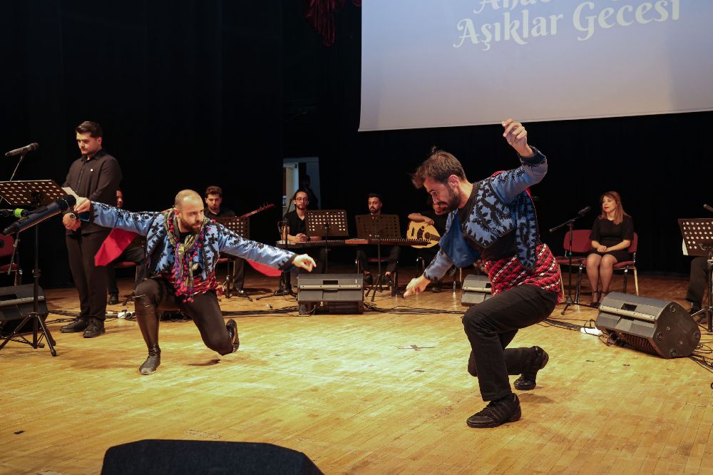 Türkistan’dan Anadolu’ya Ezgiler Makü’de Yankılandı! 3