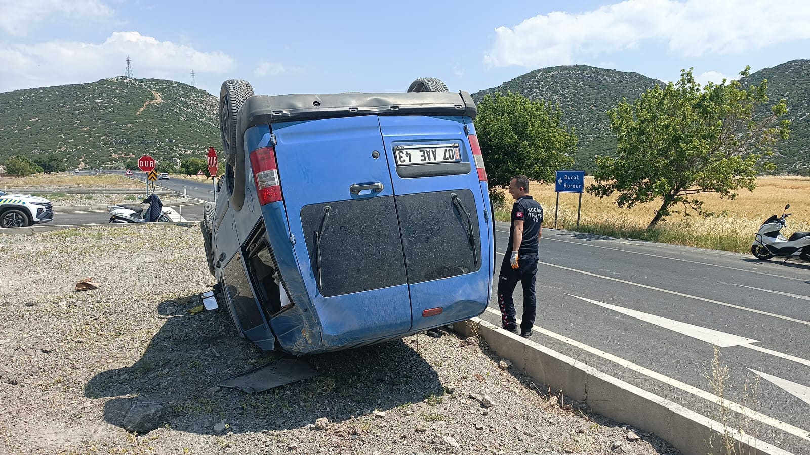 Boğazköy’de Refüje Çarpan Araç Takla Atti (1)