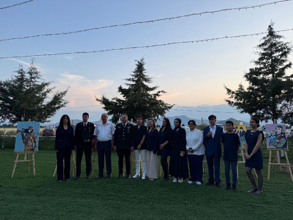 Bucak’ta Jandarma’dan Gönülleri Fetheden Kutlama! 1