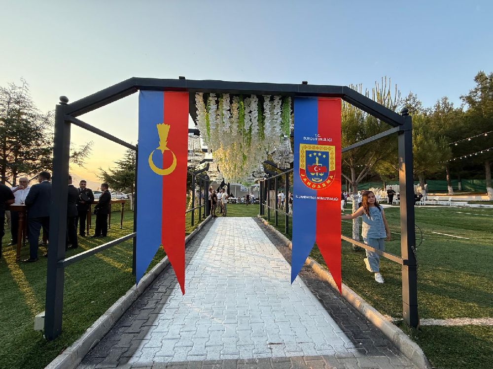 Bucak’ta Jandarma’dan Gönülleri Fetheden Kutlama! 4