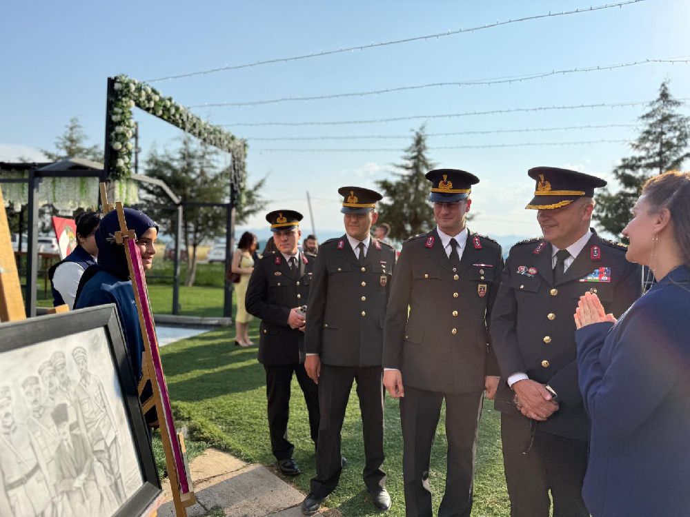 Bucak’ta Jandarma’dan Gönülleri Fetheden Kutlama! 6