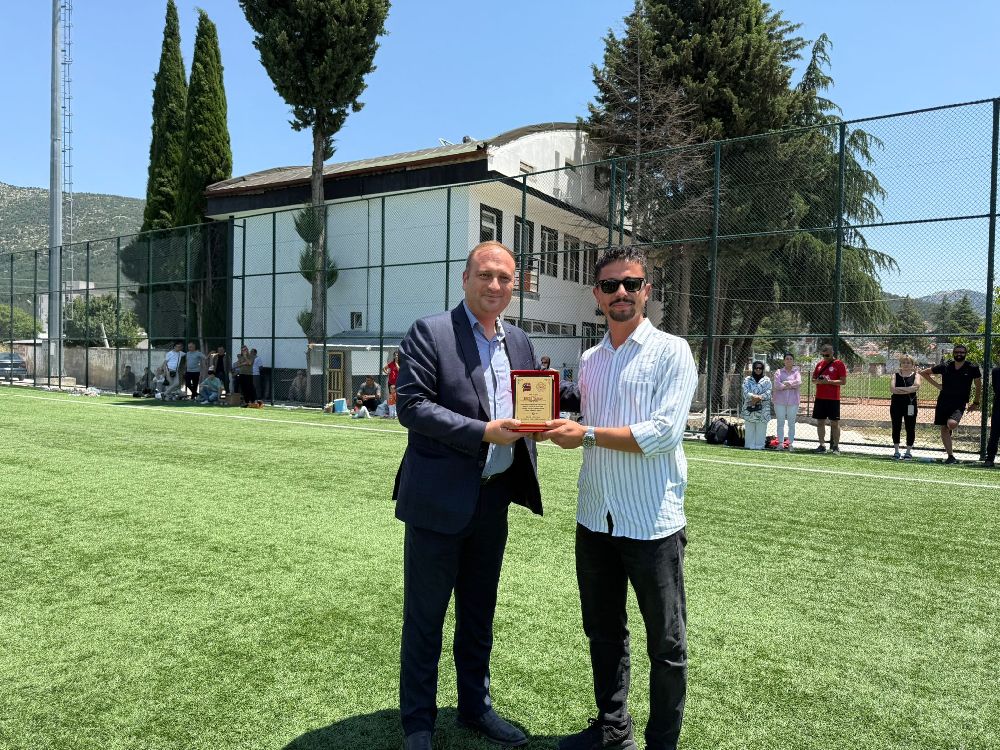 Bucak’ta Minikler Sahada Futbol Şenliğinde Kardeşlik Rüzgarı 4