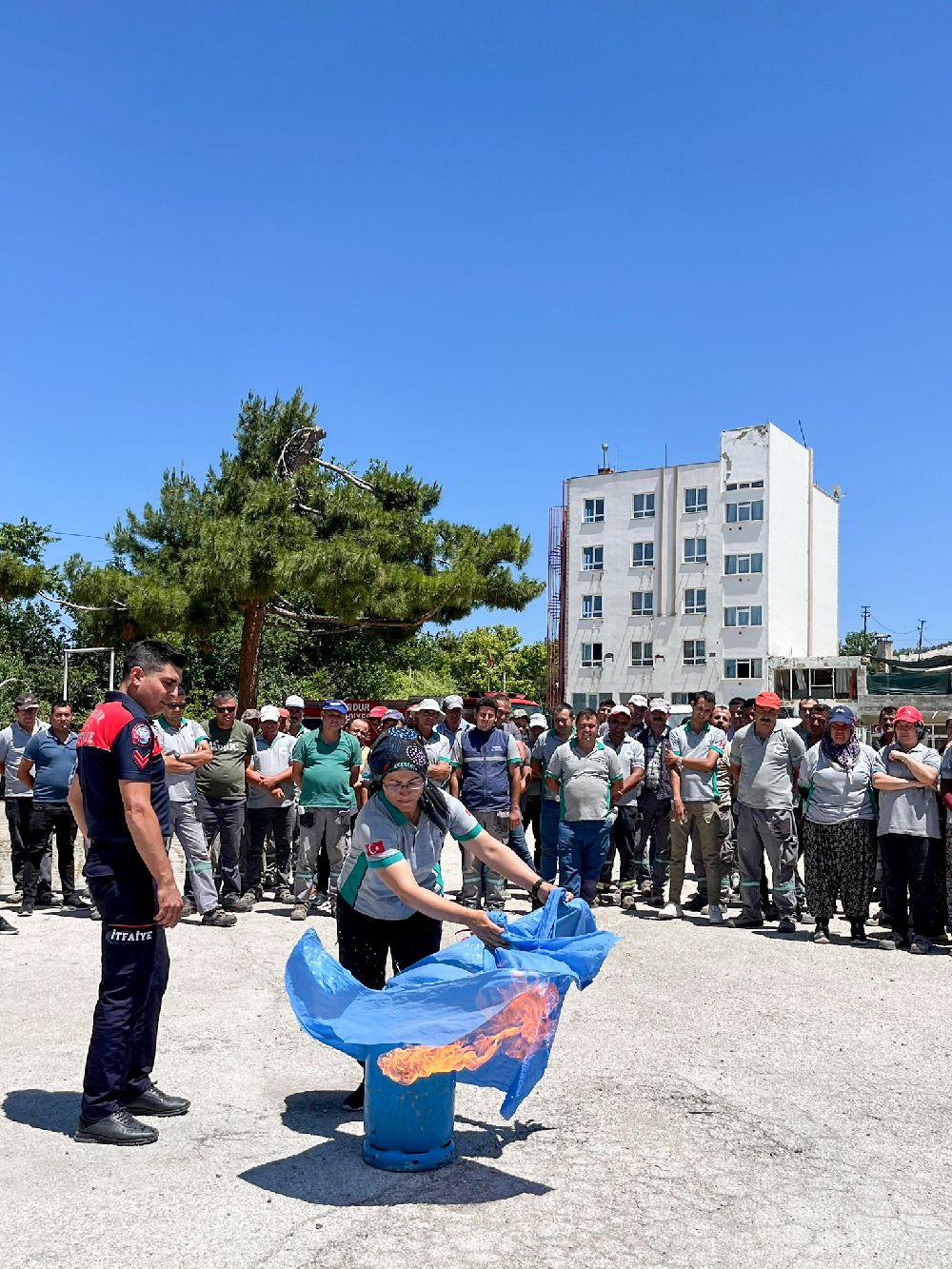 Burdur’da İtfaiyeden Park Ve Bahçeler Personeline Yangın Eğitimi! 1