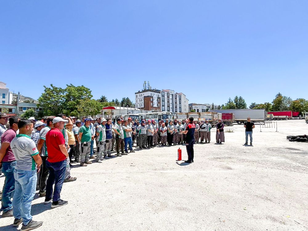 Burdur’da İtfaiyeden Park Ve Bahçeler Personeline Yangın Eğitimi! 2