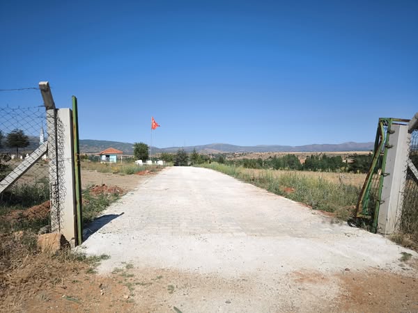Çariksaraylar'da Tüm Mezarlik Yollari Yeni̇lendi̇ (3)