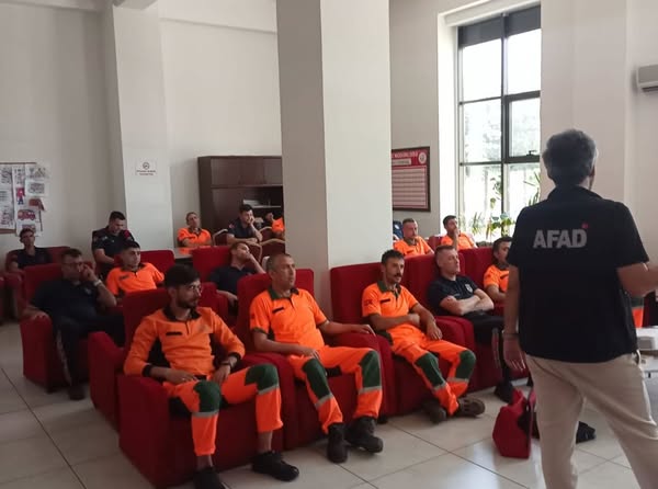 Farkindalik Eği̇ti̇mi̇ Veri̇ldi̇ (3)