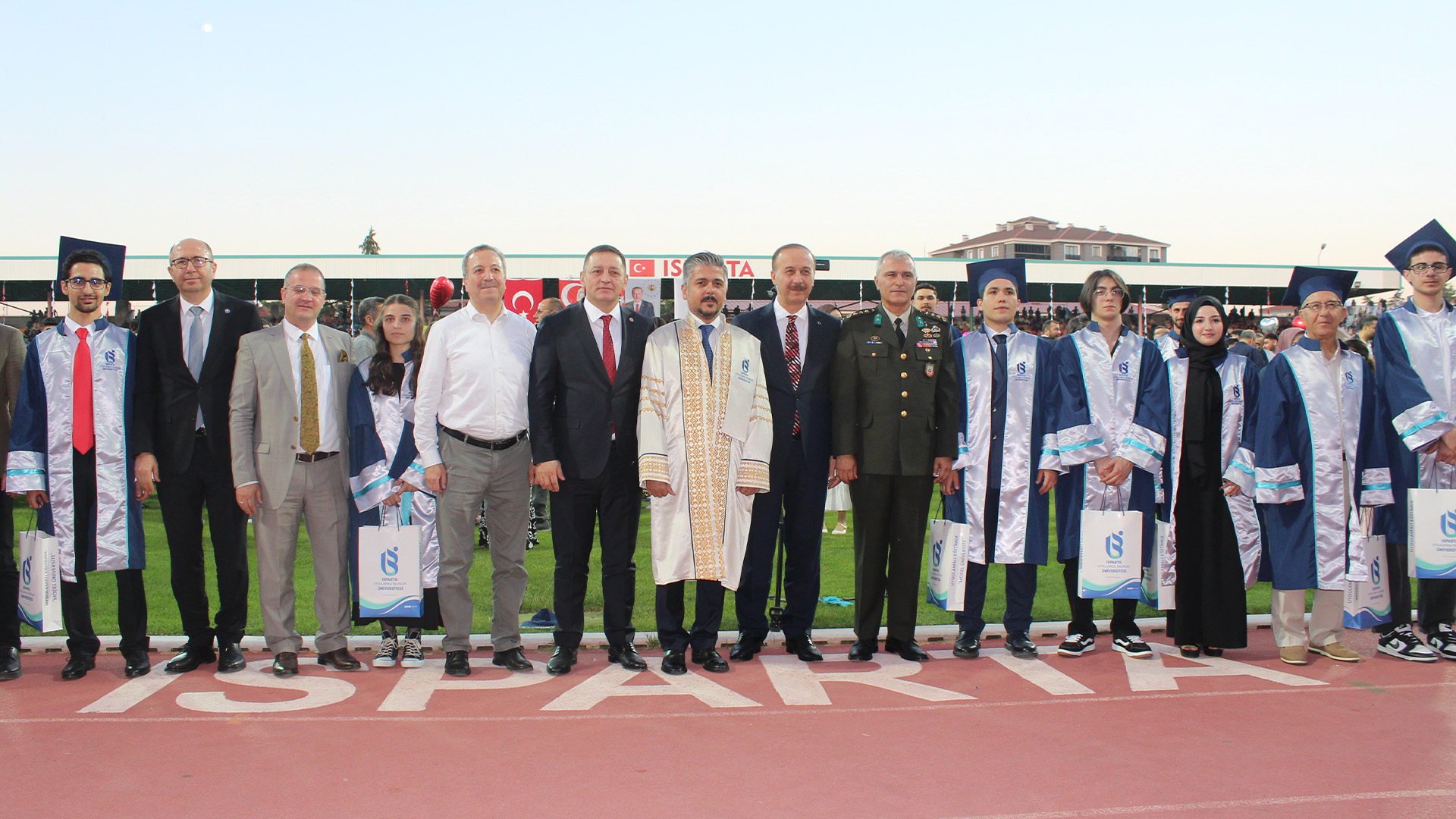 Isubü Mezuniyetinde Coşku Dolu Anlar Yaşandı (1)-1