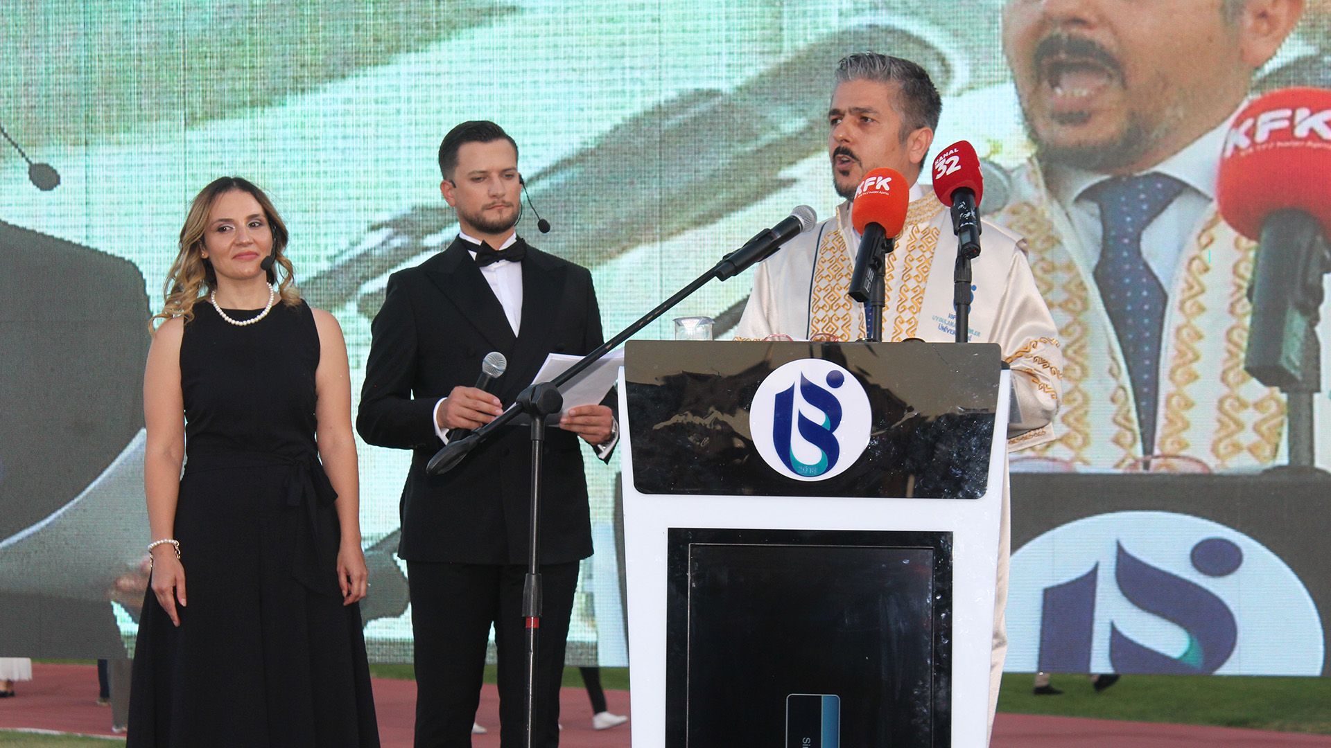 Isubü Mezuniyetinde Coşku Dolu Anlar Yaşandı (1)-2