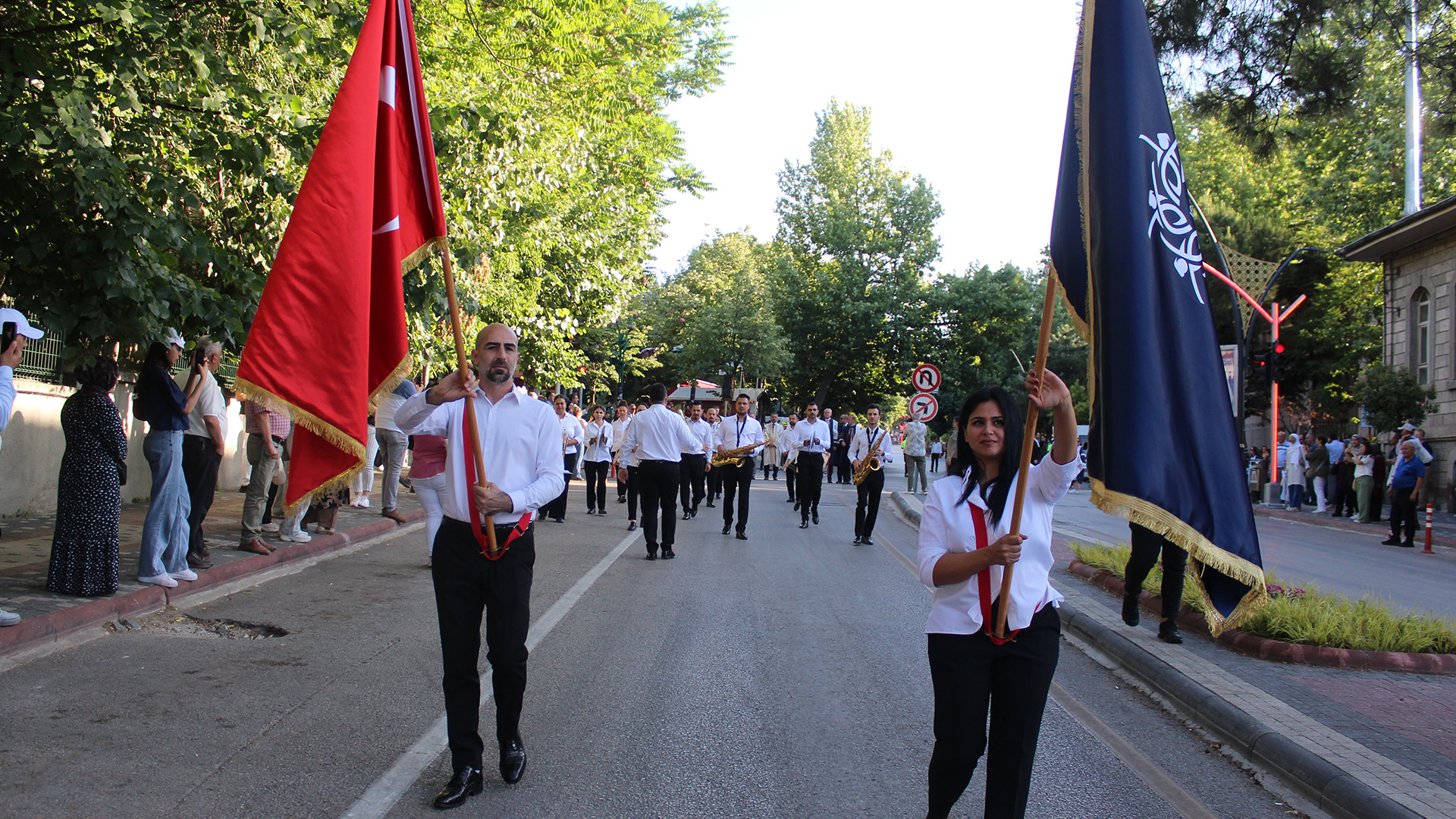 Isubü Mezuniyetinde Coşku Dolu Anlar Yaşandı (1)