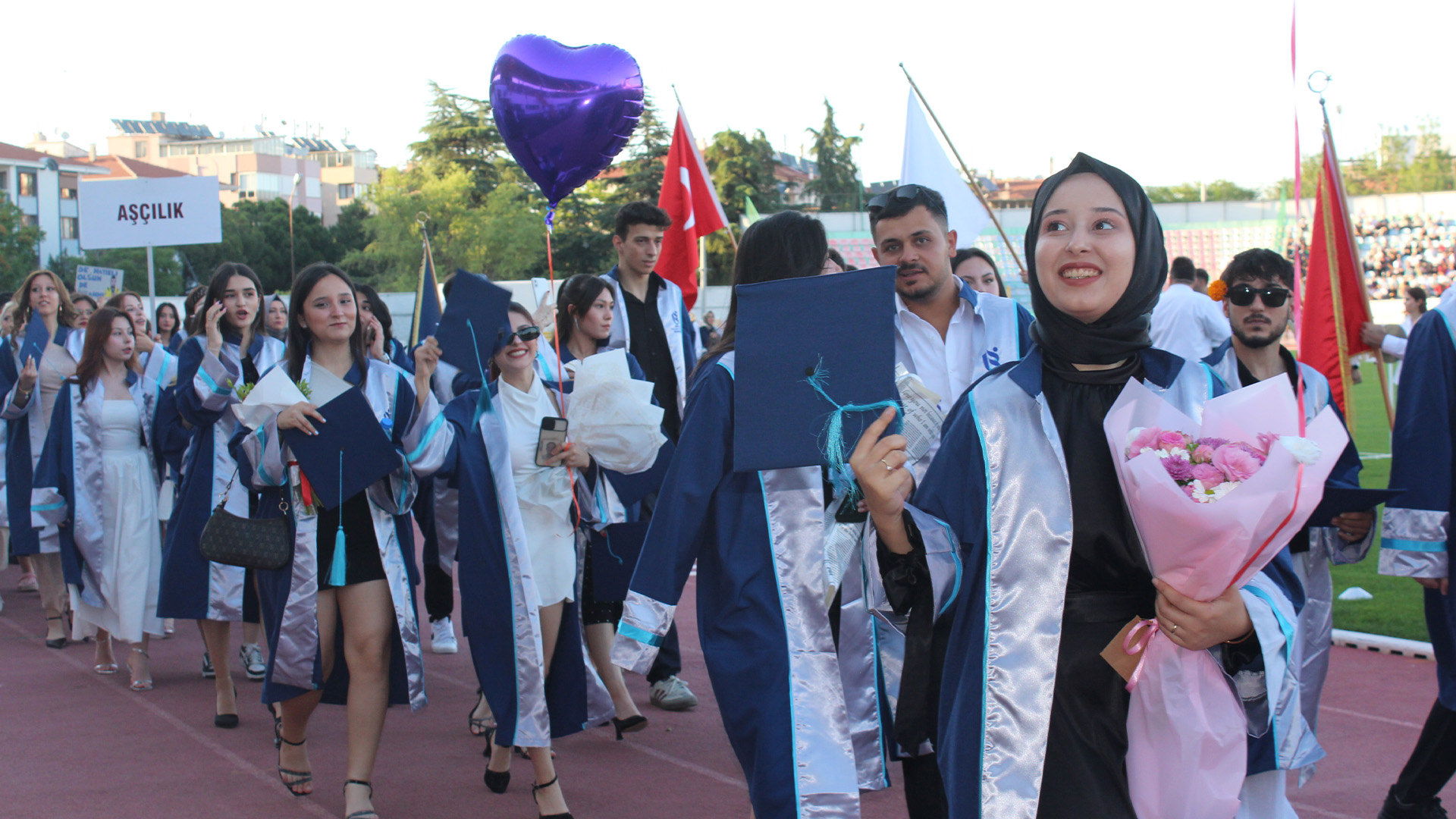 Isubü Mezuniyetinde Coşku Dolu Anlar Yaşandı (14)