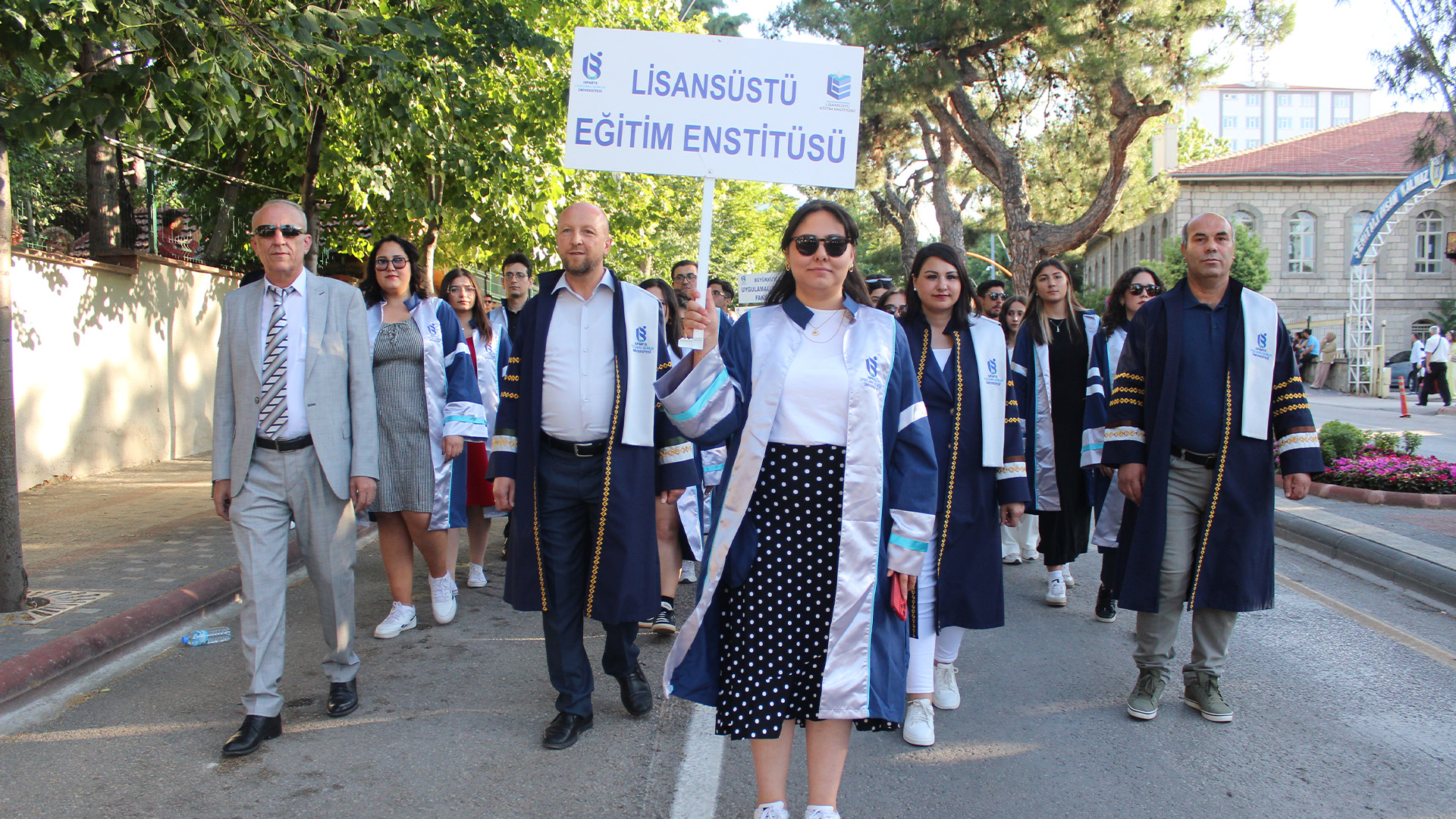 Isubü Mezuniyetinde Coşku Dolu Anlar Yaşandı (3)