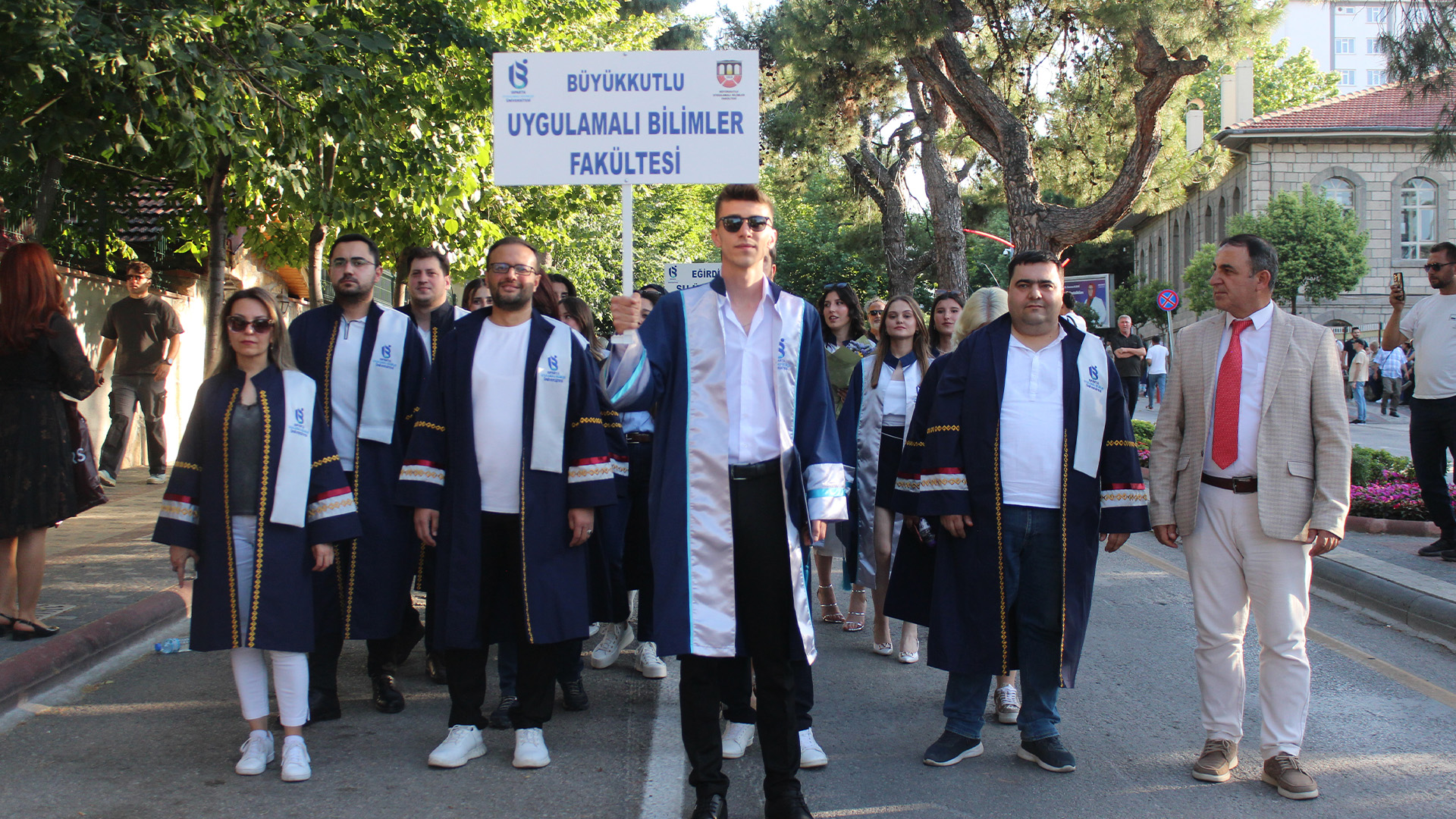 Isubü Mezuniyetinde Coşku Dolu Anlar Yaşandı (4)