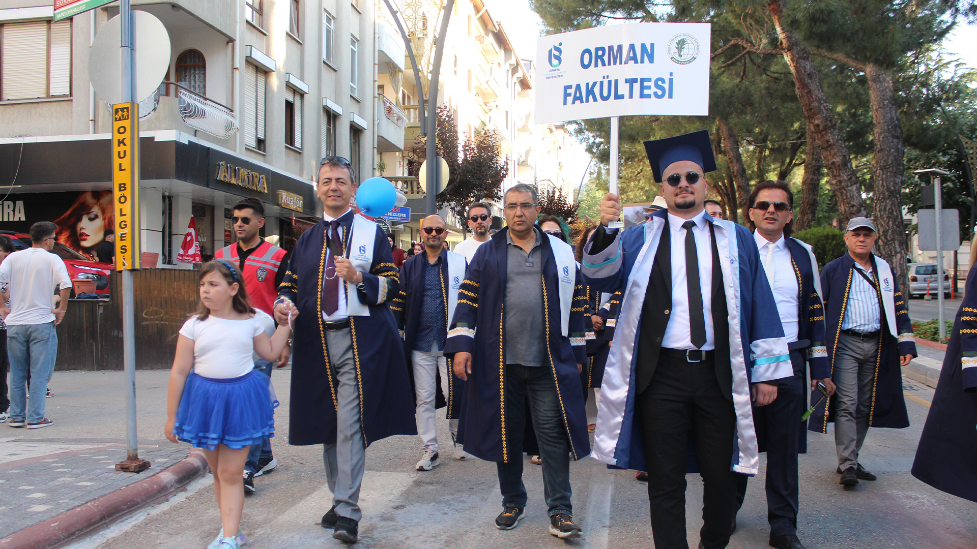 Isubü Mezuniyetinde Coşku Dolu Anlar Yaşandı (6)