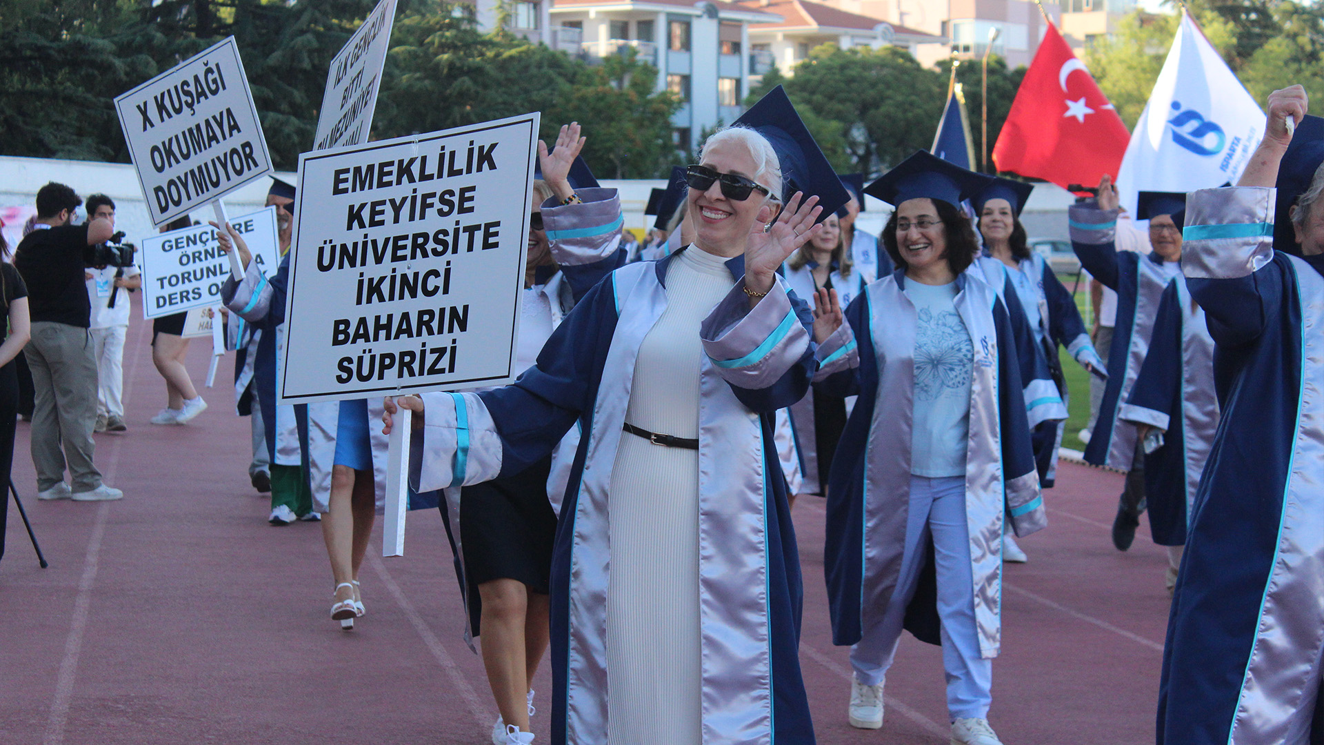 Isubü Mezuniyetinde Coşku Dolu Anlar Yaşandı (7)