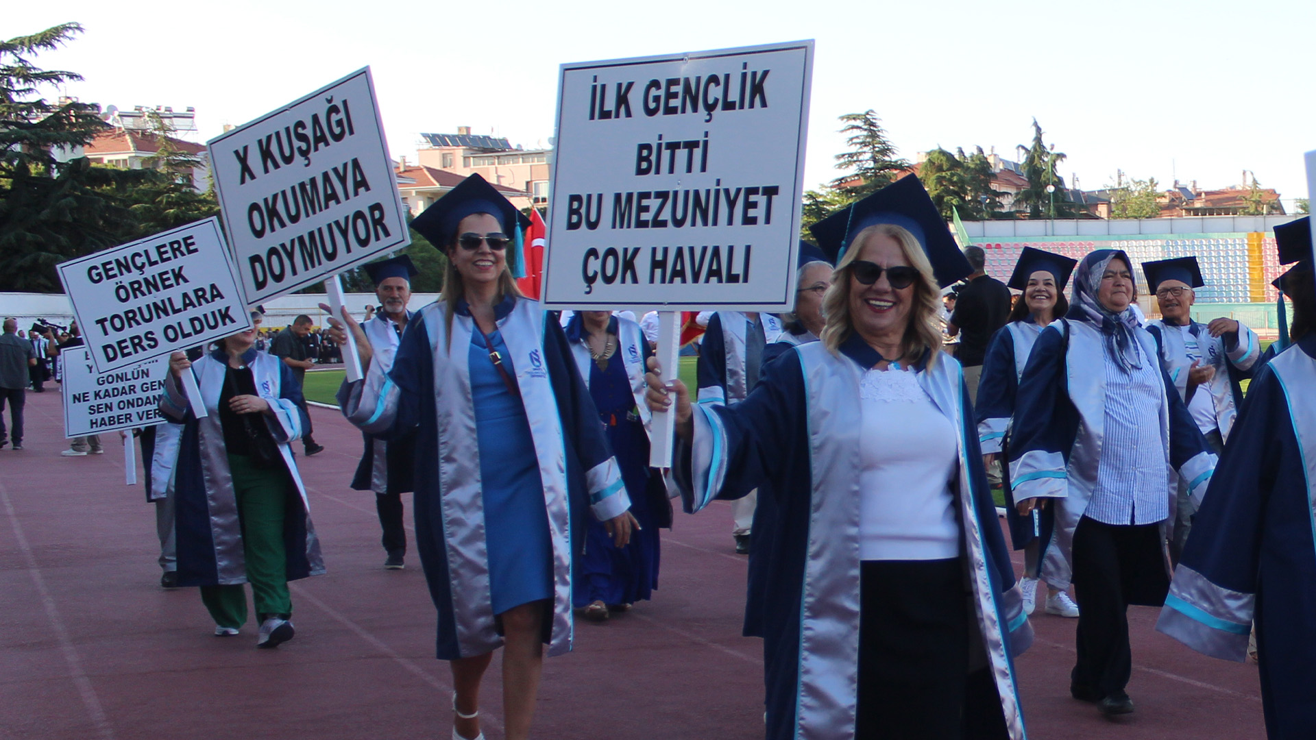 Isubü Mezuniyetinde Coşku Dolu Anlar Yaşandı (8)