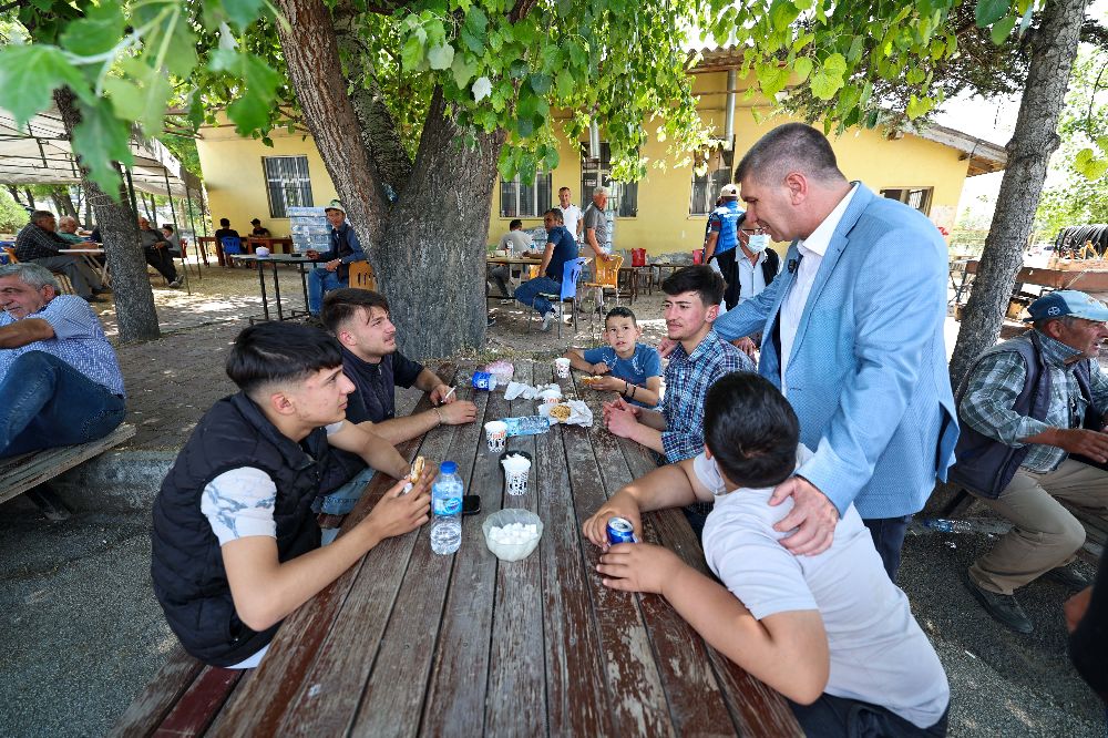 Kurban Pazarı Ziyareti Başkan Ercengiz Esnaf Ve Vatandaşla Buluştu 2