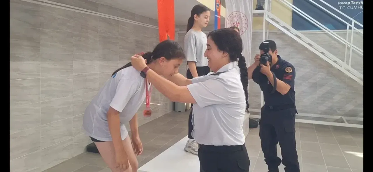Miniklerden Jandarma’ya Anlamlı Kutlama! 2