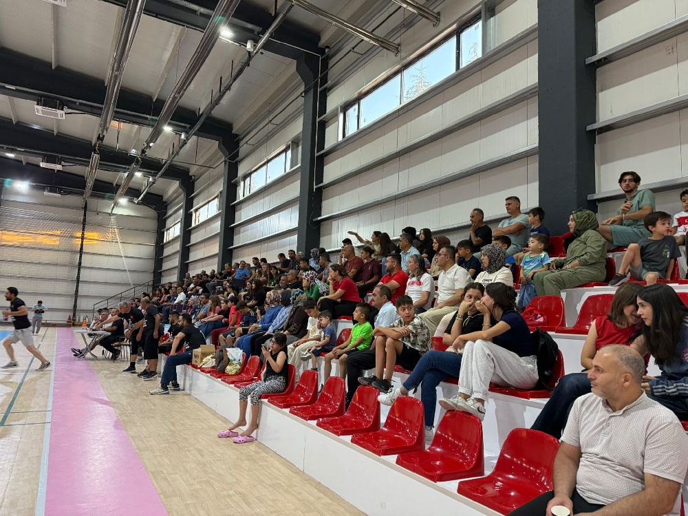 Bucak’ta Voleybol Coşkusu! Halk Turnuvası Şampiyonları Belli Oldu 1