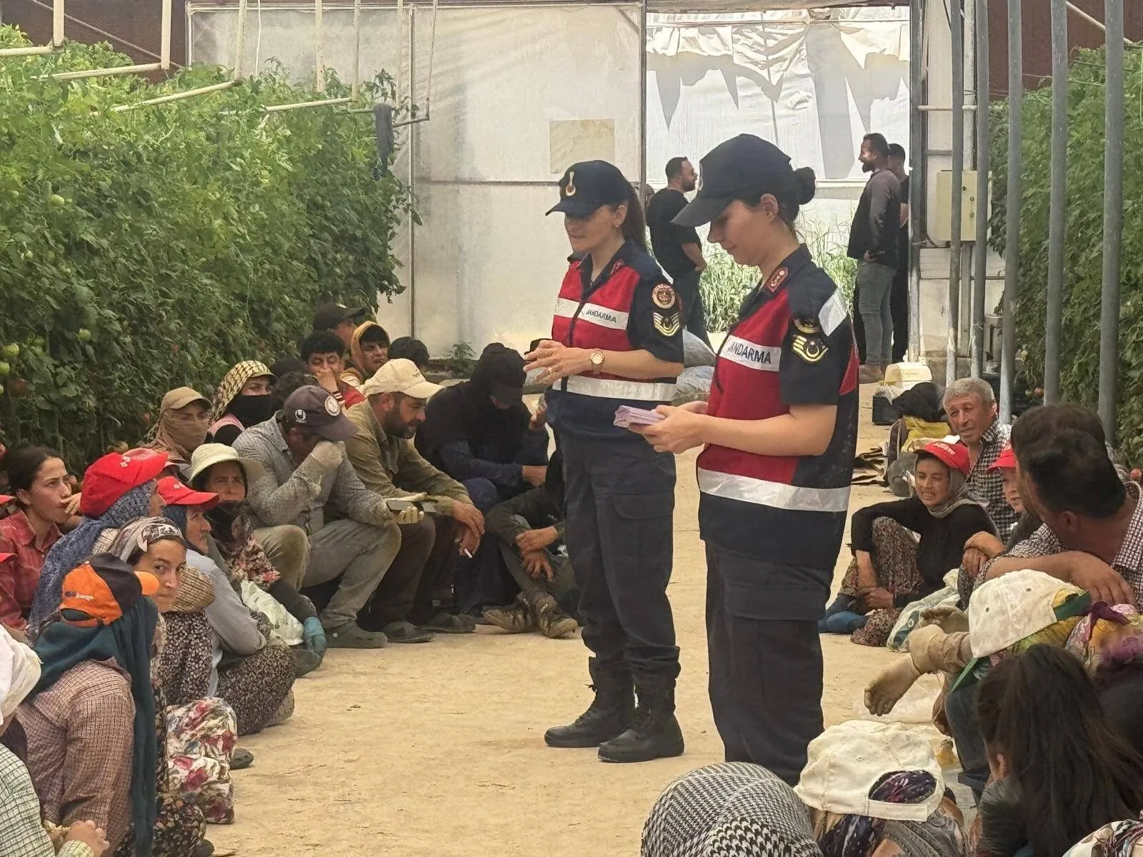 Burdur Jandarmasından Mevsimlik İşçilere Hayati Eğitim! 1