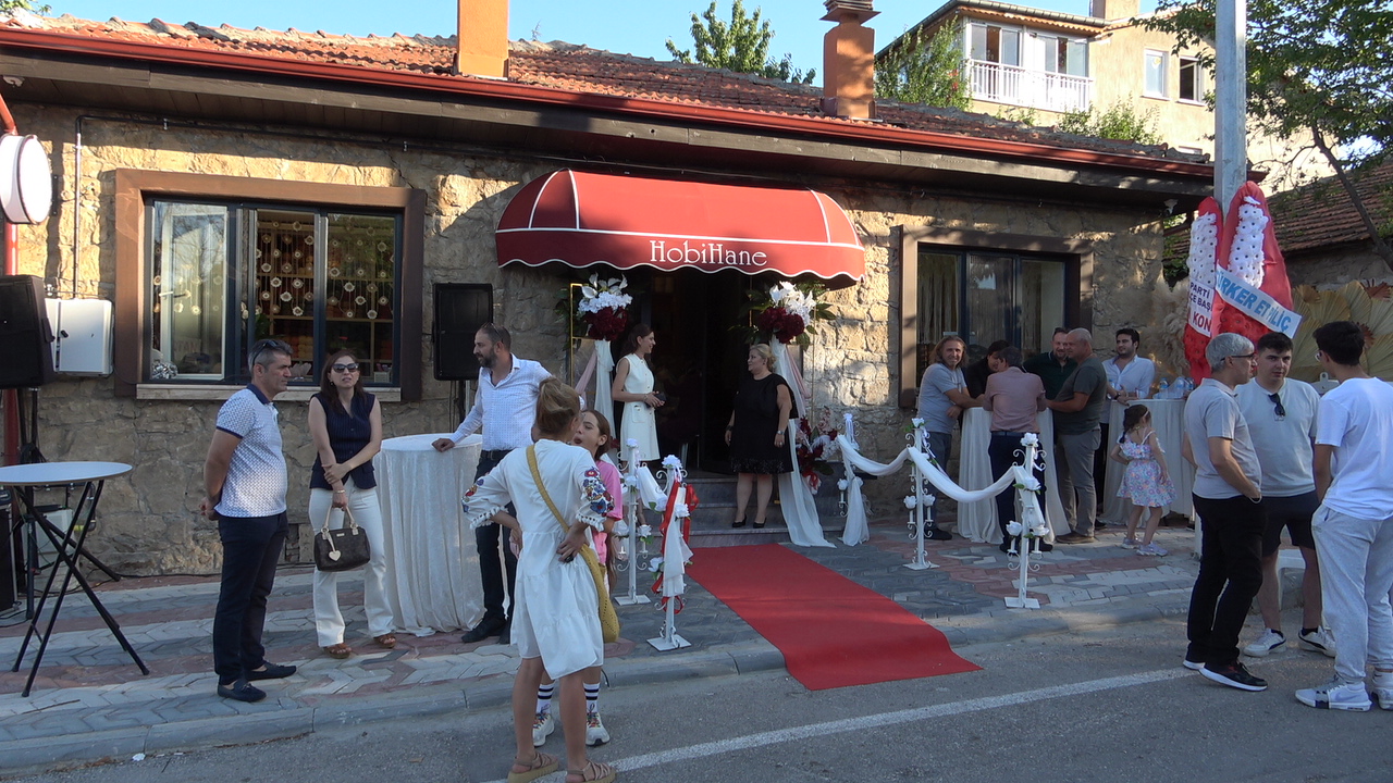 Isparta’da “Hobi̇hane” Açildi El Sanatlari Tutkunlarina Yeni̇ Buluşma Noktasi (11)
