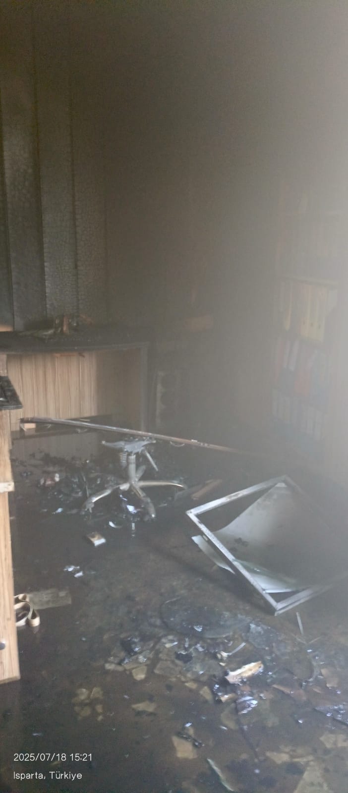 Isparta’da Meslek Lisesinde Yangın Korkuttu (1)