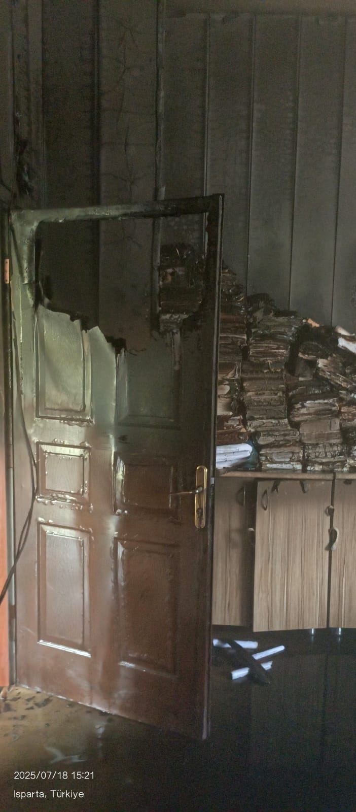 Isparta’da Meslek Lisesinde Yangın Korkuttu (2)