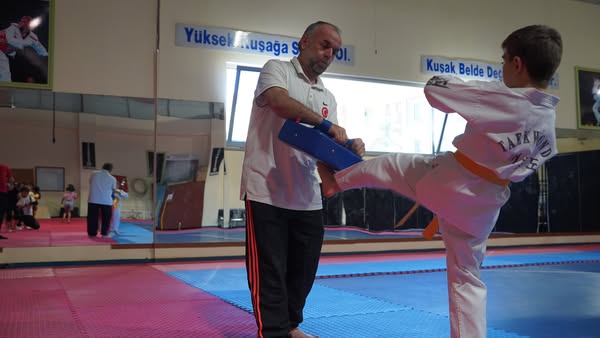 Isparta’da Yaz Spor Okulları Kapsamında Taekwondo Kursları Devam Ediyor (2)