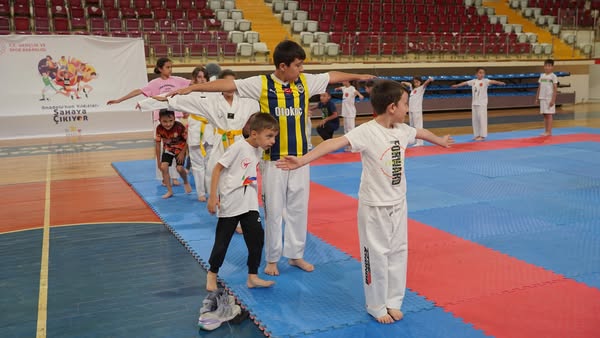 Isparta’da Yaz Spor Okulları Kapsamında Taekwondo Kursları Devam Ediyor (3)