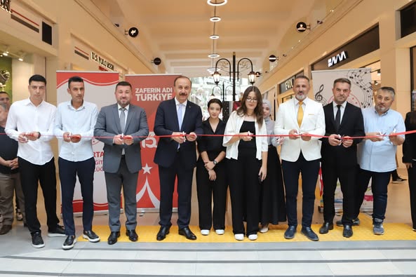 Temali Fotoğraf Sergi̇si̇ Açildi1 (3)