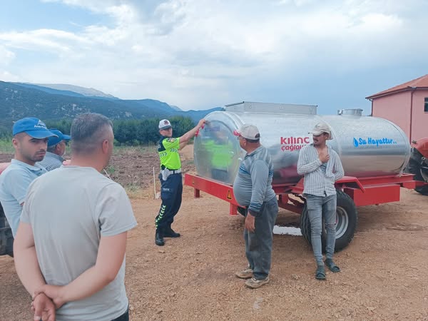 Trafi̇k Ti̇m Komutanliğindan Reflektör Ve Kask Uyarisi (4)