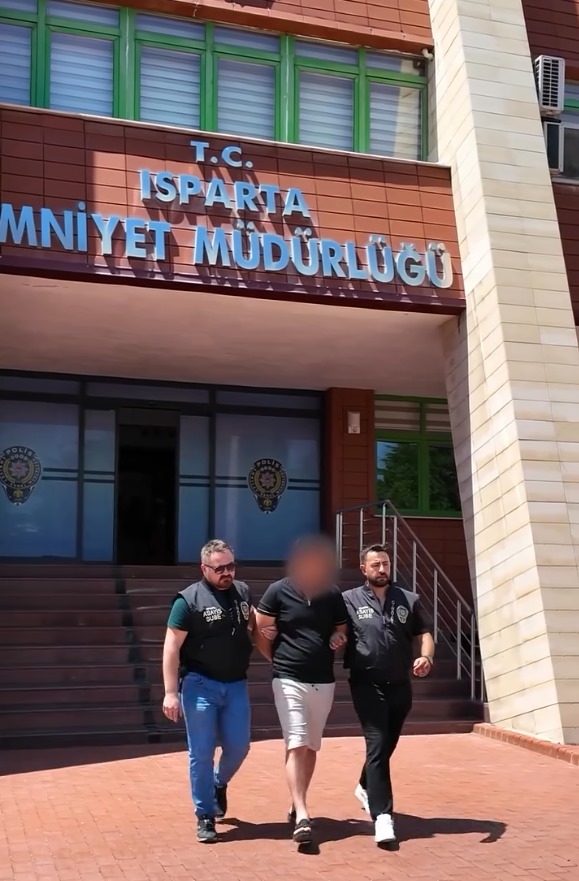 Birlikte Yaşadığı Kadını Boğdu, Kadın Son Anda Kurtarıldı  (1)