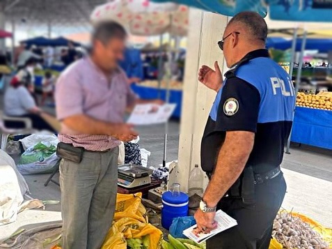 Isparta Polisi Pazar Yerinde Esnaf Ve Vatandaşı Bilgilendirdi (3)