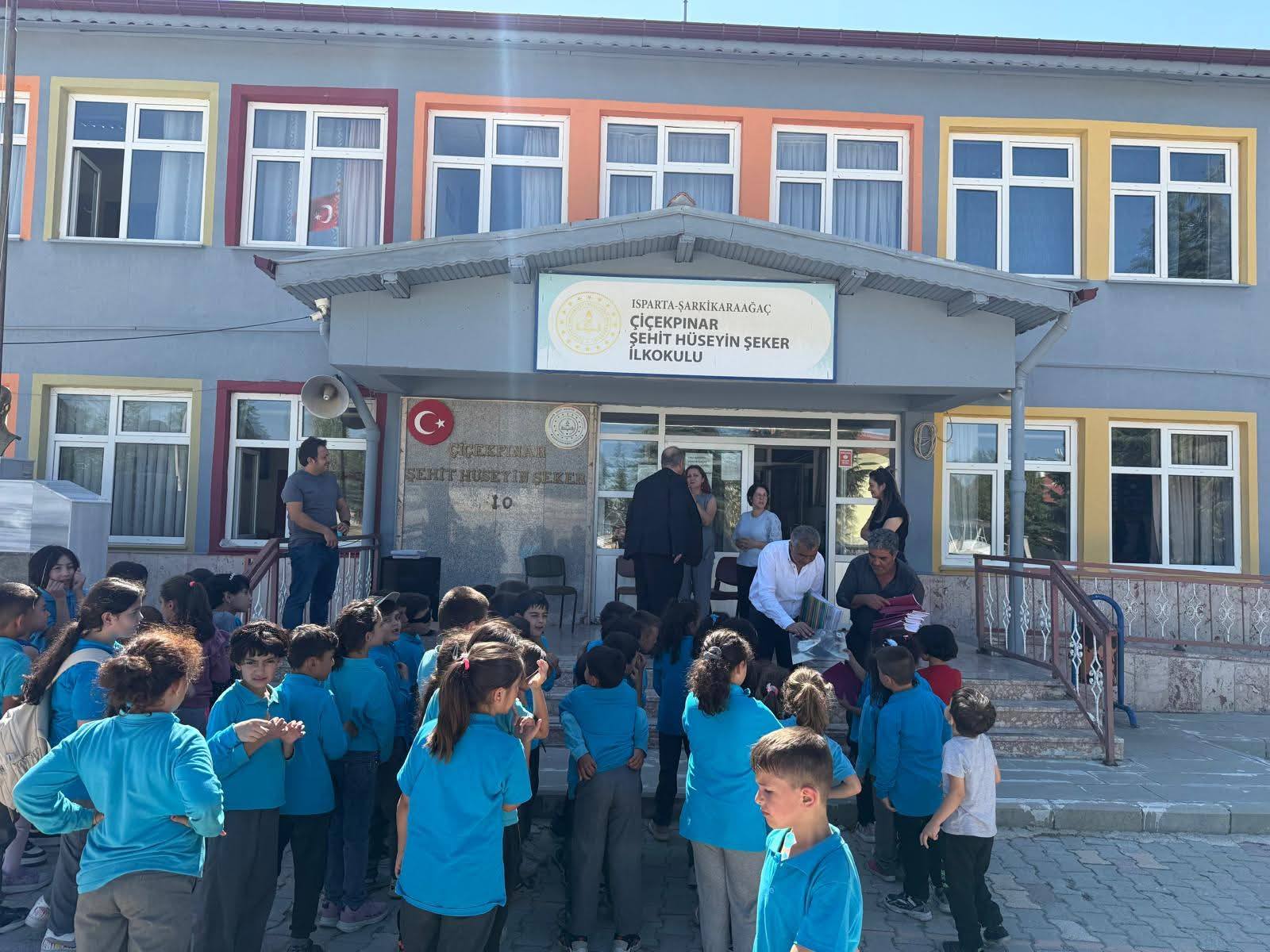 Başkan Metin Akbulut öğrencileri yalnız bırakmadı!-1