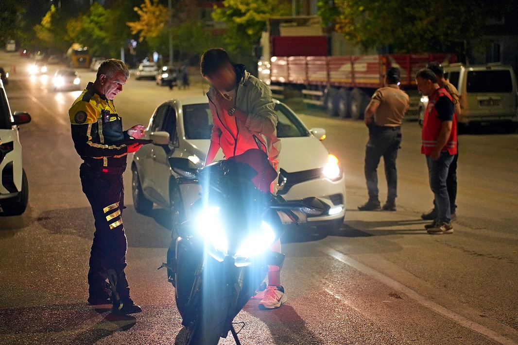 Isparta’da abartı egzoz denetimi-3