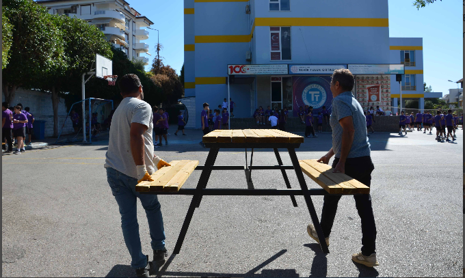 Beledi̇ye Pi̇kni̇k Masasi Yardim