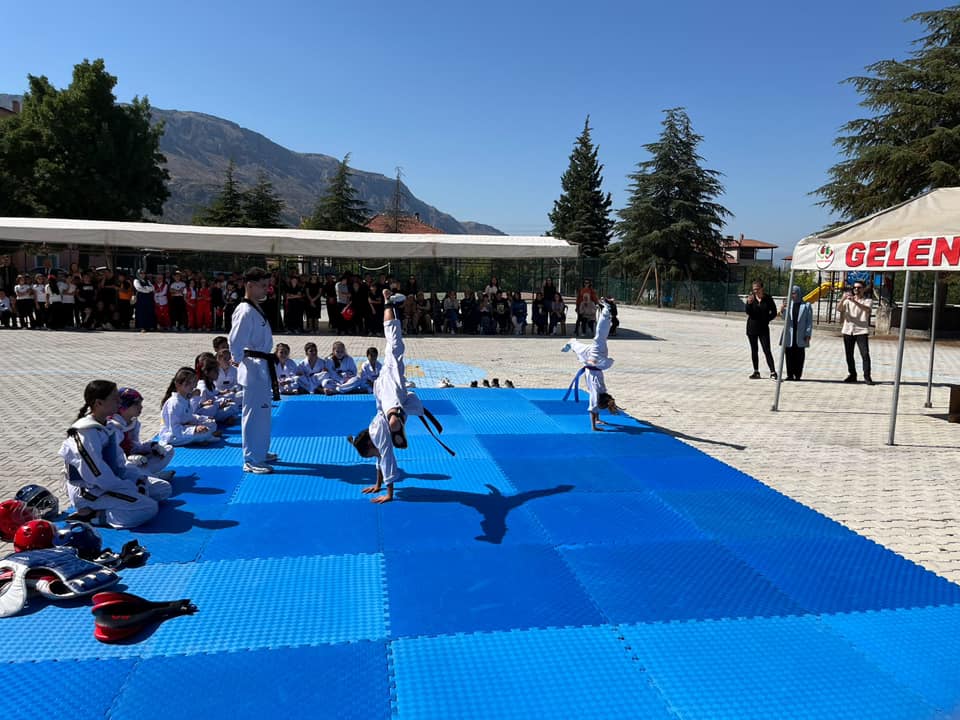 Gelendost’ta İlköğretim Haftası Programı Düzenlendi (3)