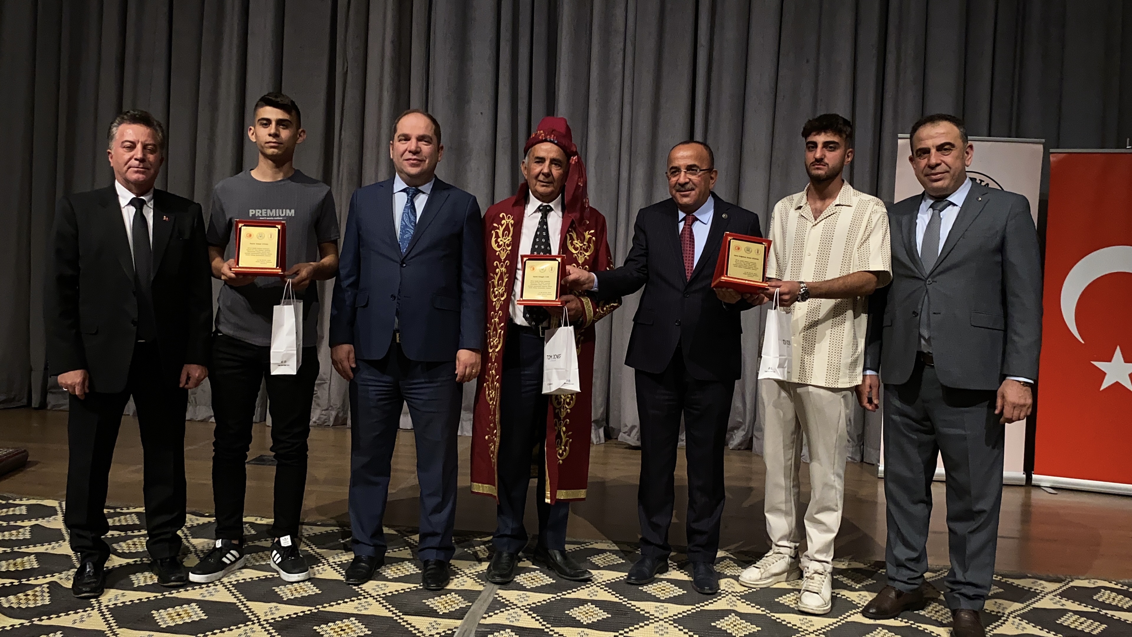 Isparta’da Yılın Ahisi Seçilen Güngör Usta Kaftanını Giyindi-7