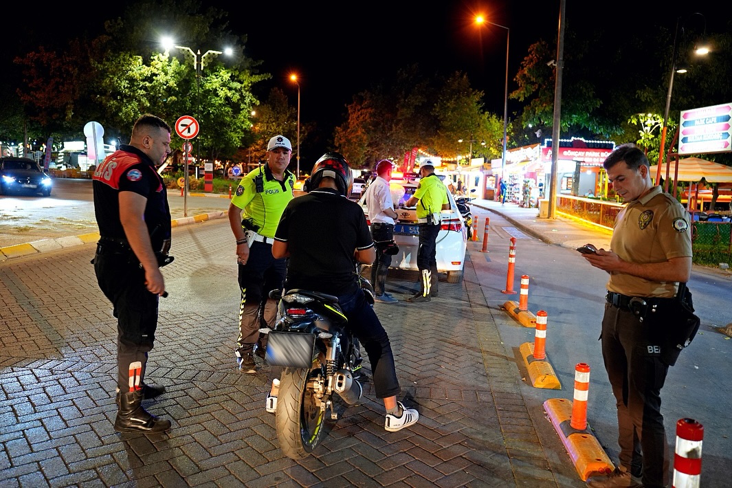 Isparta’da Park Ve Mesire Alanlarında Gece Denetimi (8)