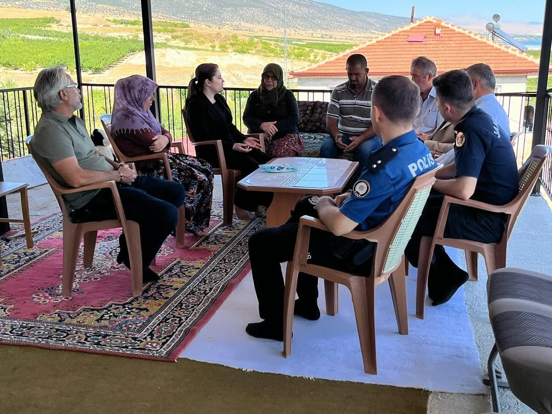 Kaymakamı Seda Gür’den Karaaslan Ailesine Taziye Ziyareti (1)
