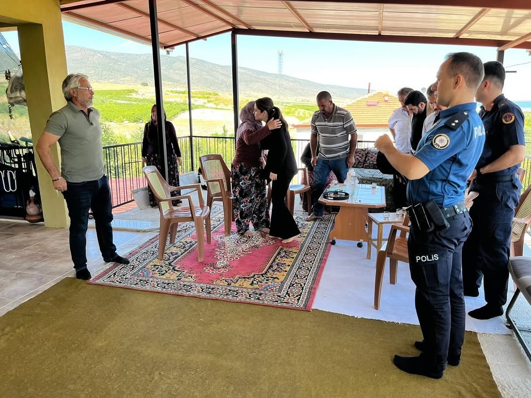 Kaymakamı Seda Gür’den Karaaslan Ailesine Taziye Ziyareti (3)