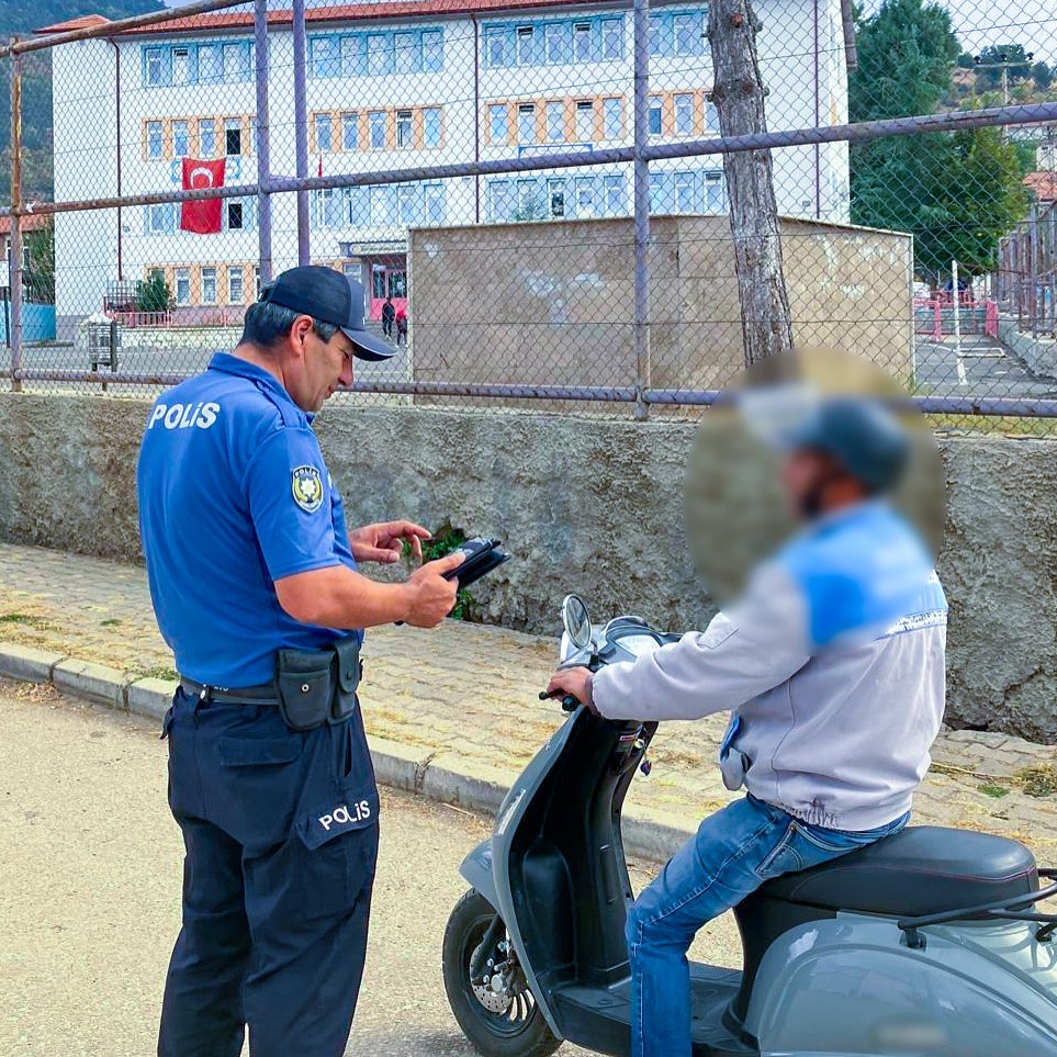 🚨 Okul Önleri̇ Ve Asayi̇ş Uygulamasi 🚨📸 İl Merkezi, Uluborlu, Aksu, Atabey📅 29.09.2025 Günü Il (1)