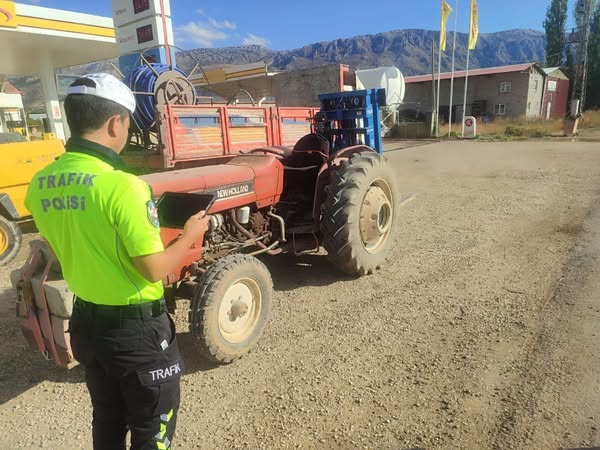 Gelendost’ta traktör trafiğine yönelik denetimler sıklaştırıldı-1
