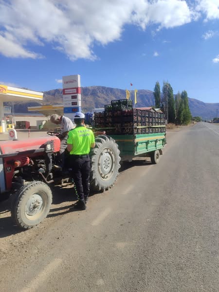 Gelendost’ta traktör trafiğine yönelik denetimler sıklaştırıldı-2
