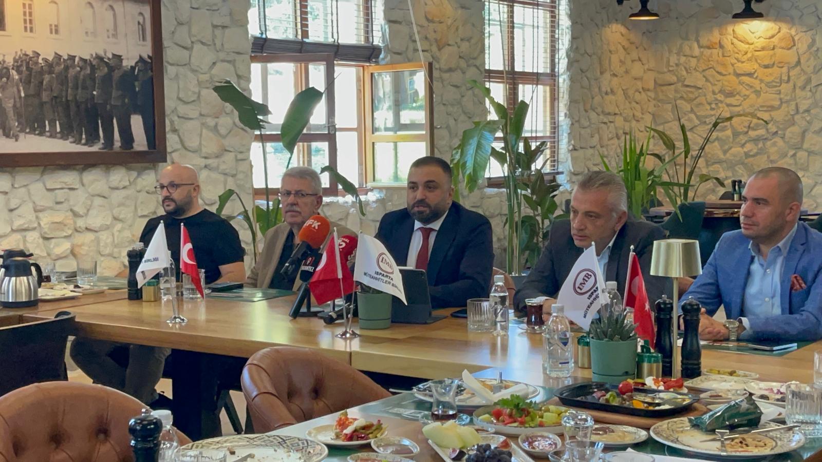 Isparta Müteahhitler Birliği tanışma toplantısı gerçekleştirdi