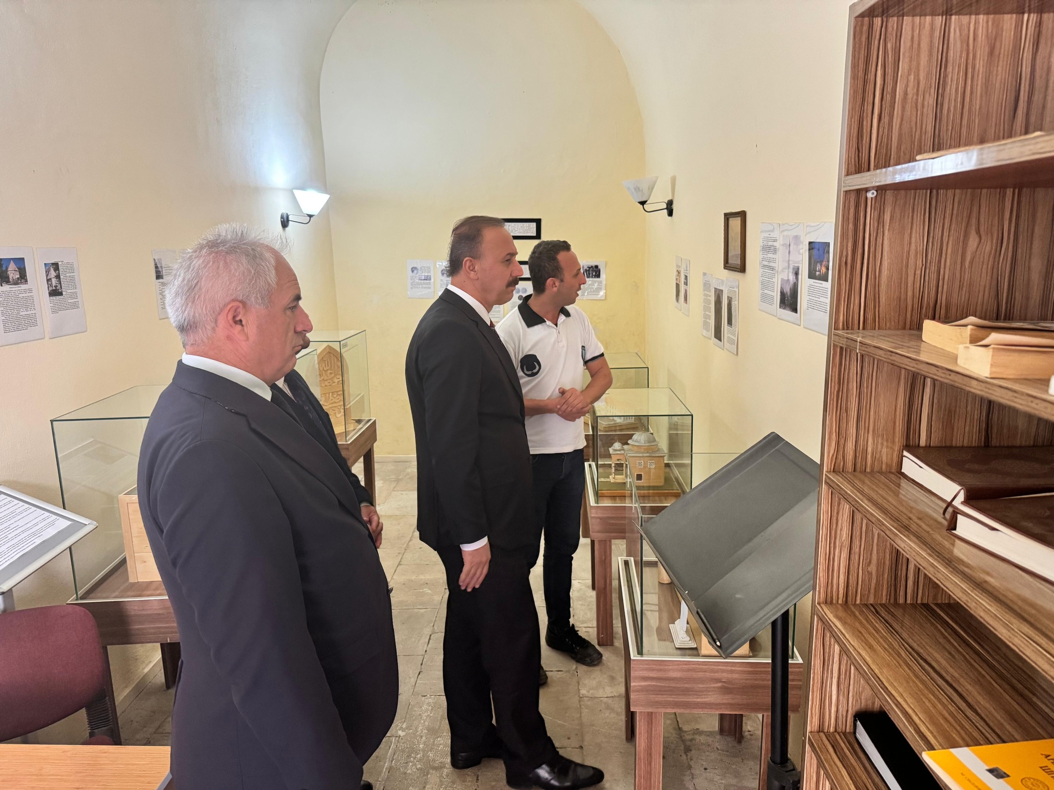 Vali Erin’den tarihi Hızırbey Camii’nde inceleme