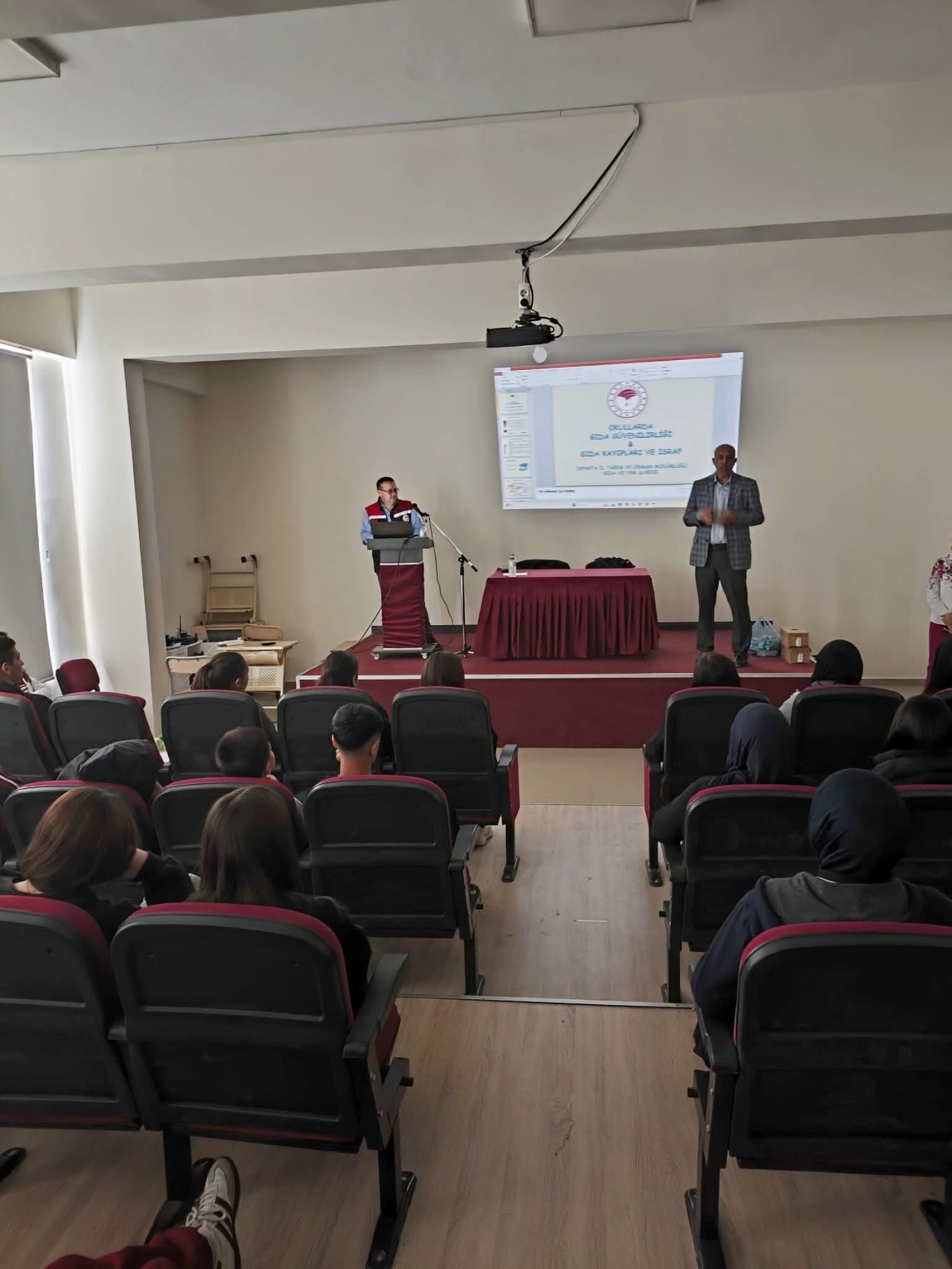Şarkikaraağaç’ta öğrencilere israf bilinci aşılandı